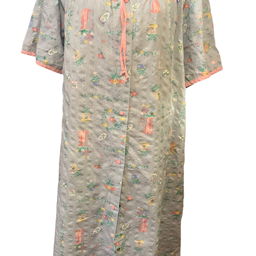Vintage Garden Patterned Button-Up Robe - image 1